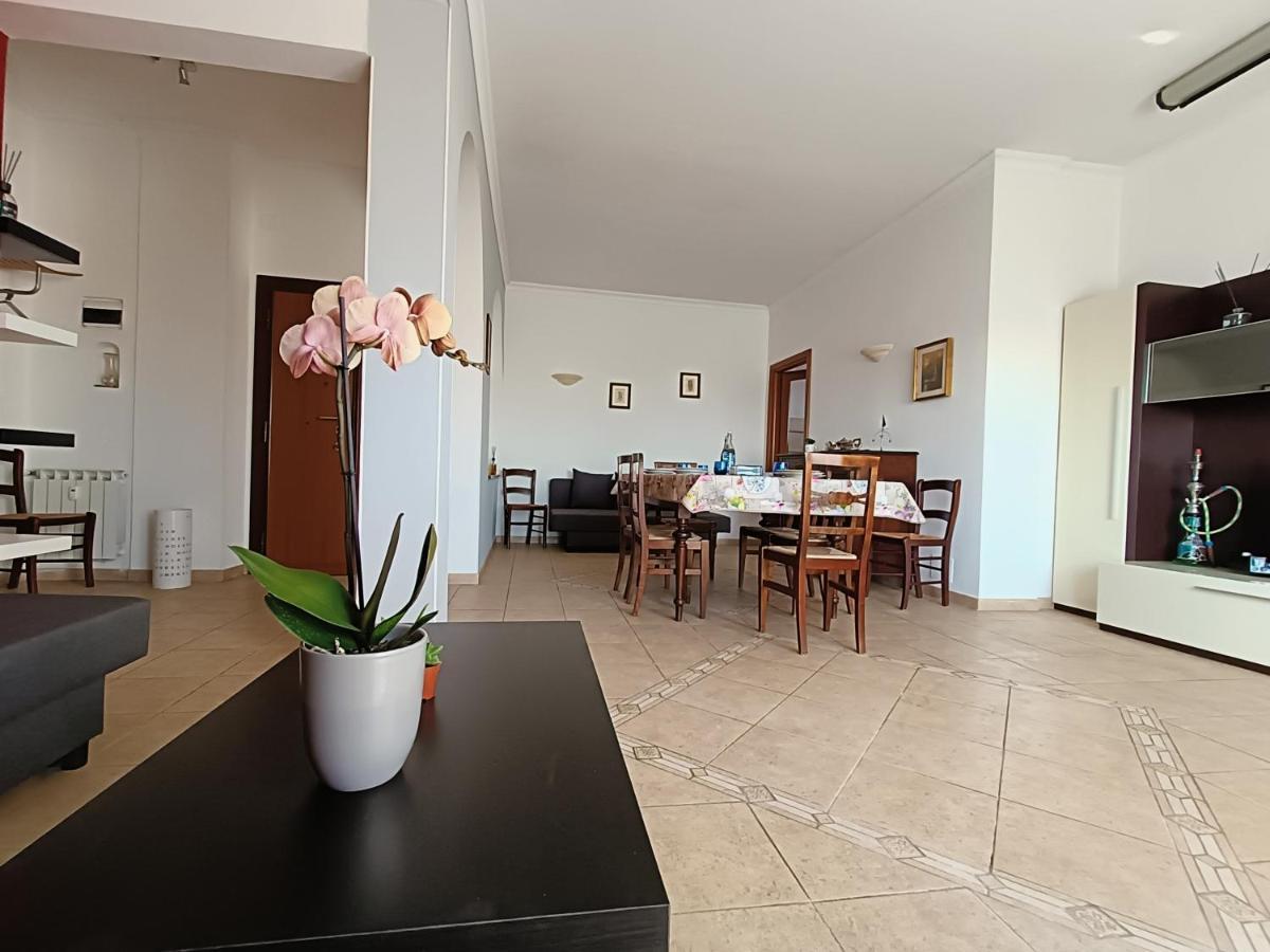 Avellini - Delightful And Spacious Apartment With Terrace - Near Metro A Cornelia Roma Exterior foto